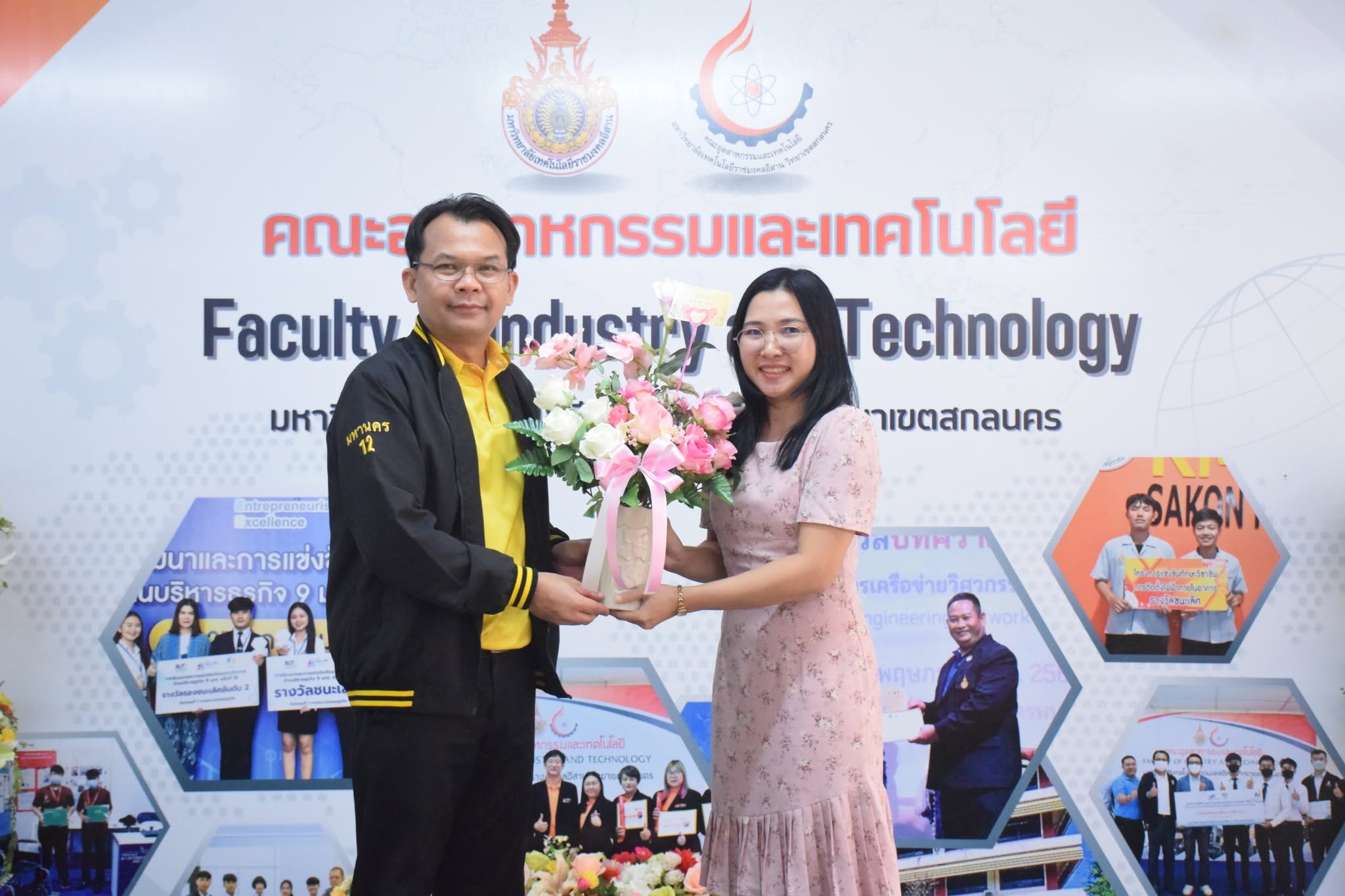 ขอแสดงความยินดีกับ ผศ. ดร.จิตรา สุทธิวงศ์ อาจารย์ประจำสาขาวิทยาศาสตร์และคณิตศาสตร์ ที่ได้รับอนุมัติแต่งตั้งให้ดำรงตำแหน่ง " ผู้ช่วยศาสตราจารย์" ในสาขาวิชาเคมีอินทรีย์