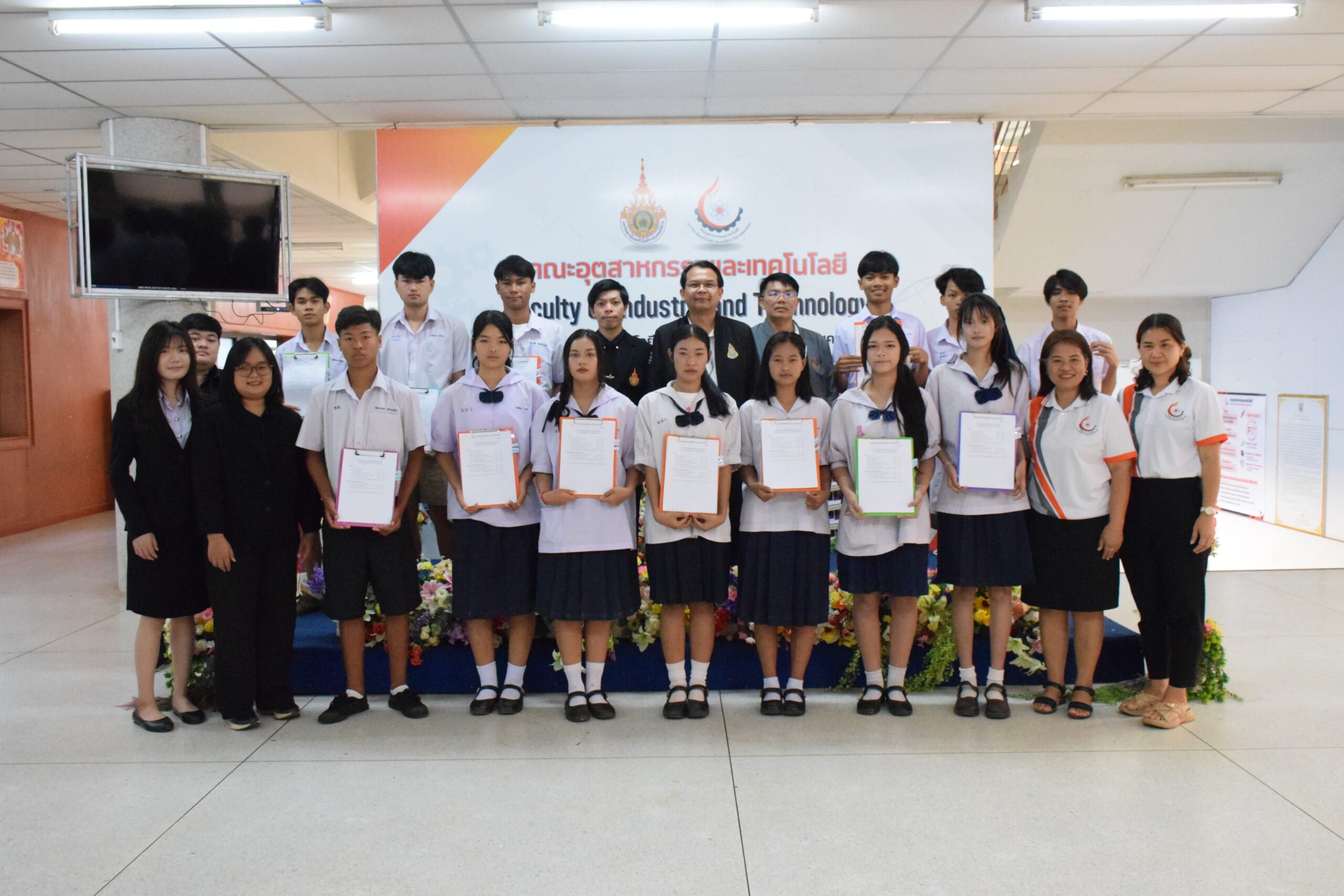 คณะอุตสาหกรรมและเทคโนโลยี จัดพิธีลงนามสัญญารับทุนโครงการทุนนวัตกรรมสายอาชีพชั้นสูง ประจำปีการศึกษา 2569