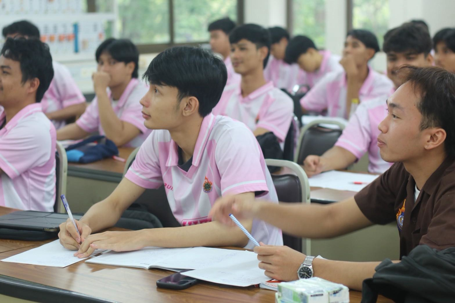 สาขาวิศวกรรมไฟฟ้า จัดโครงการพี่สอนน้อง จับมือเรียนรู้ก้าวสู่ไฟฟ้า เสริมพื้นฐานวิชาชีพให้นักศึกษาใหม่